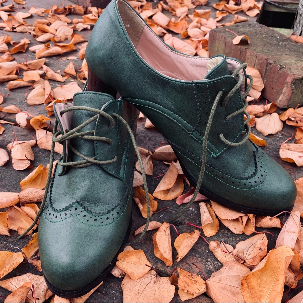 Vintage-style Green Women's Oxford Heels
